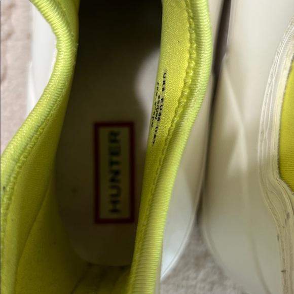 Hunter White Chelsea Rain Boots | US 7 | EUC Waterproof Ankle Boots - Picture 7 of 9